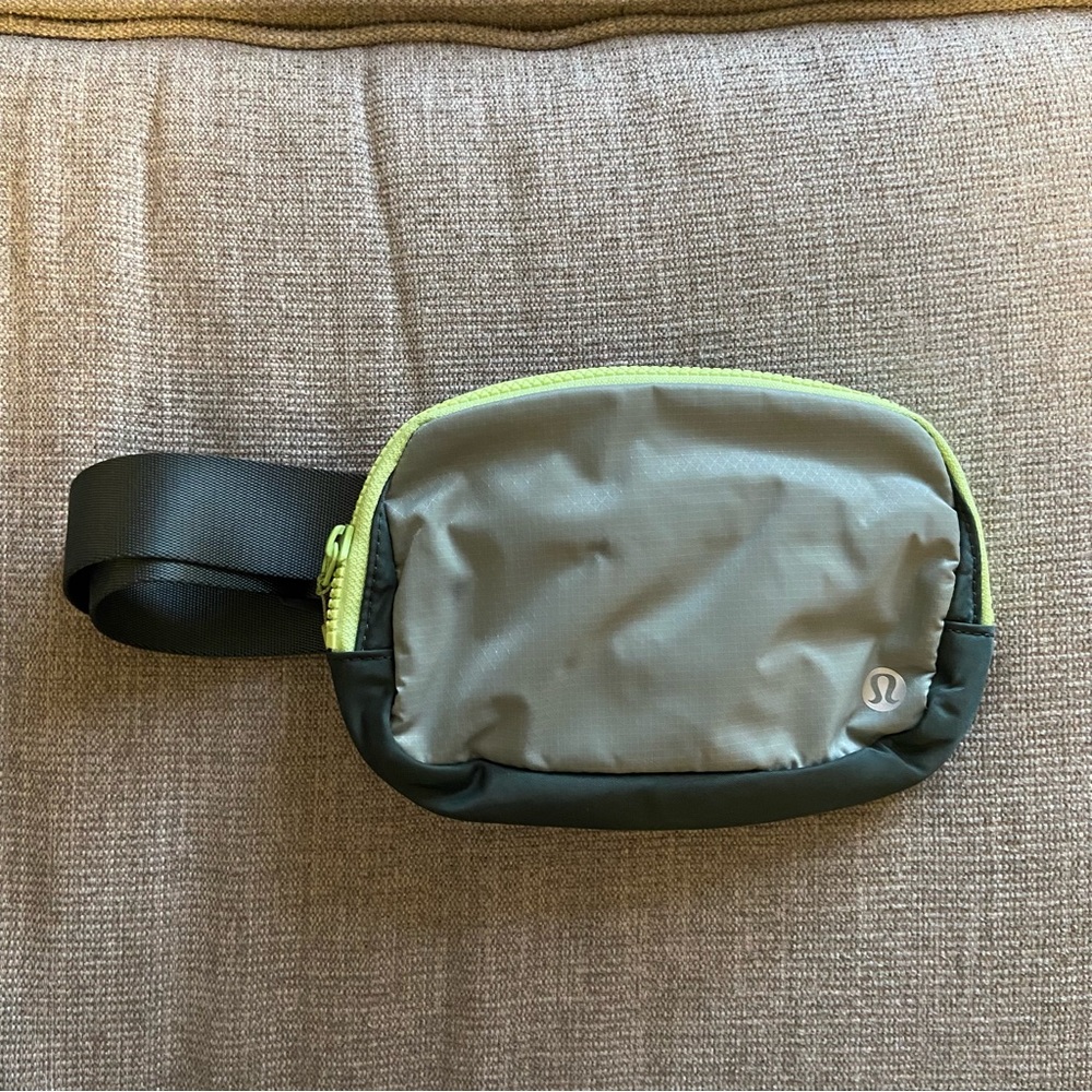 Lululemon Everywhere Belt Bag